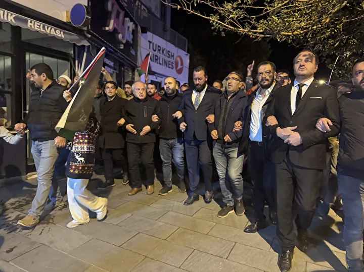 tum turkiye sumud icin meydanlarda yurdun dort bir yaninda sovlar duzenleniyor 2 wXndtJj5