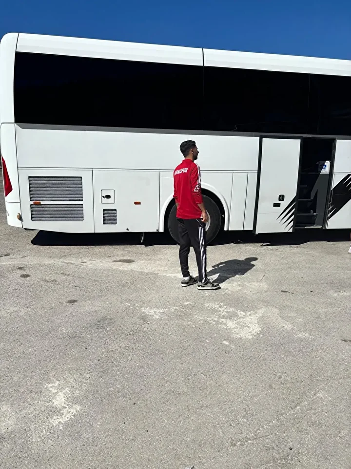 turk futbolunun esasli ekibinde buyuk kriz futbolcular restoranda rehin kaldi 4 gAukwEez