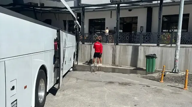 turk futbolunun esasli ekibinde buyuk kriz futbolcular restoranda rehin kaldi fj3wXedX.webp