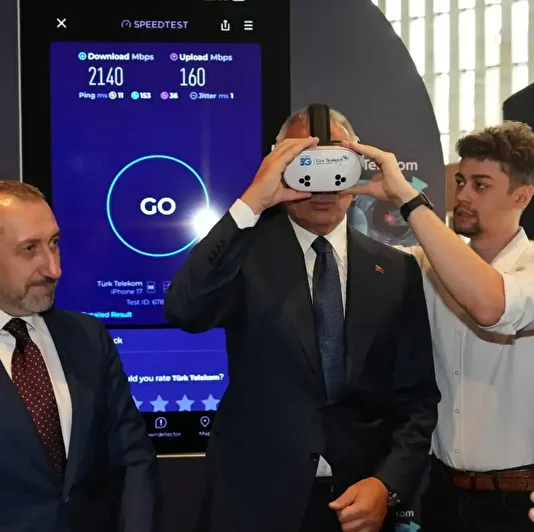 turk telekomdan sanatin kalbi akmde 5g tecrubesi 1 T92z53VP