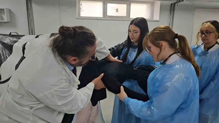 Türkiye’de bir birinci: Meslek yüksekokulunda veteriner sıhhat eğitimi simülatörlerle veriliyor 4 turkiyede bir birinci meslek yuksekokulunda veteriner sihhat egitimi simulatorlerle veriliyor 3 jii8us7Y