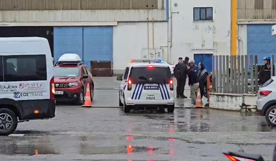 tuzla tersaneler bolgesinde gemi devrildi 1 meyyit mF45PL8x.jpg