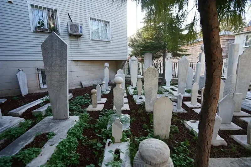 Üç Baş Nureddin Hamza Camii haziresi tekrar hayat buldu 3 uc bas nureddin hamza camii haziresi tekrar hayat buldu 2 ZlwV9v1j