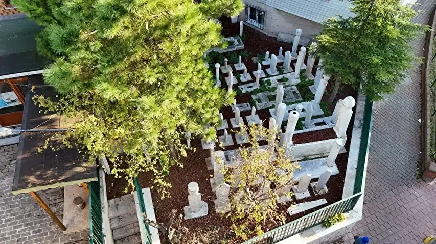 Üç Baş Nureddin Hamza Camii haziresi tekrar hayat buldu 4 uc bas nureddin hamza camii haziresi tekrar hayat buldu 3 z5kZ8wBJ
