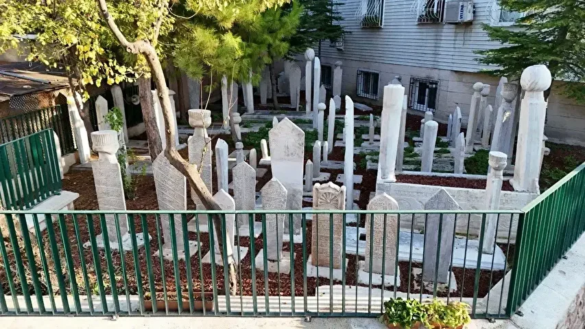 Üç Baş Nureddin Hamza Camii haziresi tekrar hayat buldu 5 uc bas nureddin hamza camii haziresi tekrar hayat buldu 4 6CE55wAN