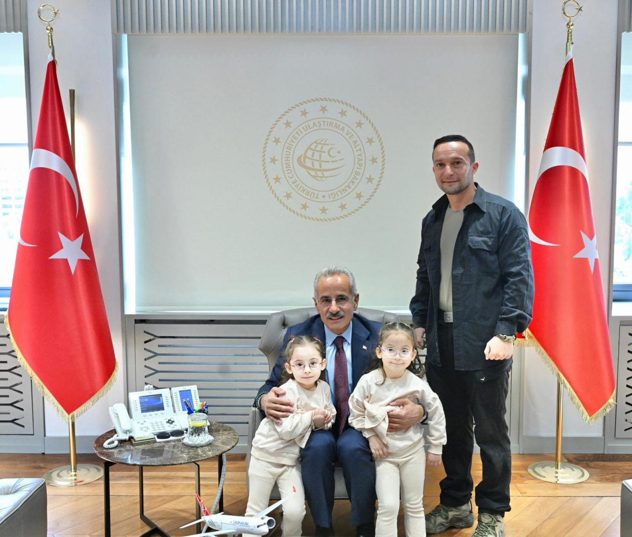 ucak gorunce memnun olan erva ve zumra hayallerine kavustu 0 3KUi8nJi