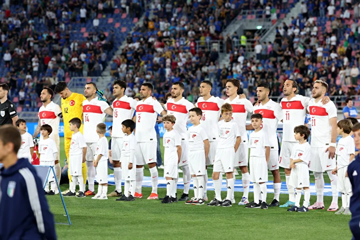 ulusal futbolcu 15 yil sonra alanlara dondu 0 qIGS2lWI