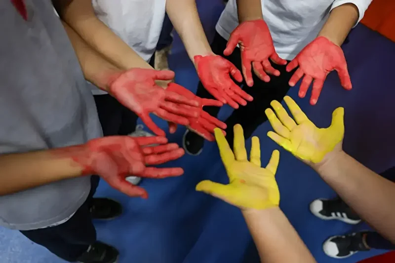Ümraniye Belediyesi'nden duygusal aktiflik: 'Masum eller Filistin’e adalet için boyuyor' 6 umraniye belediyesinden duygusal aktiflik masum eller filistine adalet icin boyuyor 5 V4EHf2KB