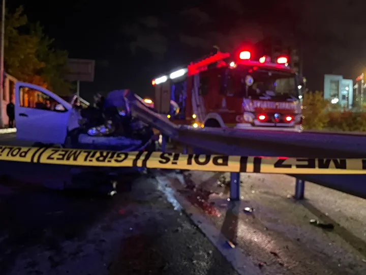 Ümraniye’de araba bariyere çarptı: Bir kişi öldü bir kişi ağır yaralandı 3 umraniyede araba bariyere carpti bir kisi oldu bir kisi agir yaralandi 2 fwaKBKku