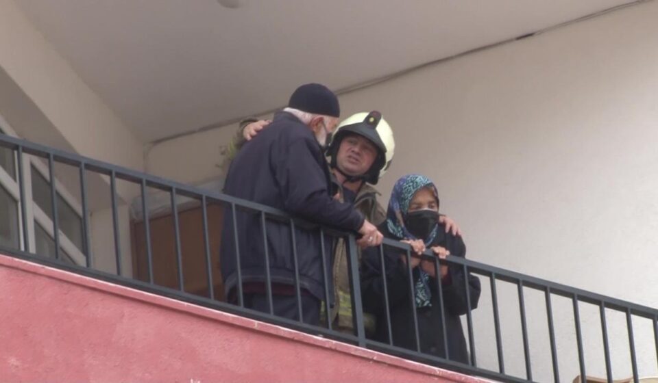 umraniyede korkutan yangin mahsur kalan yasli cift kurtarildi CgqOzgCn.jpg
