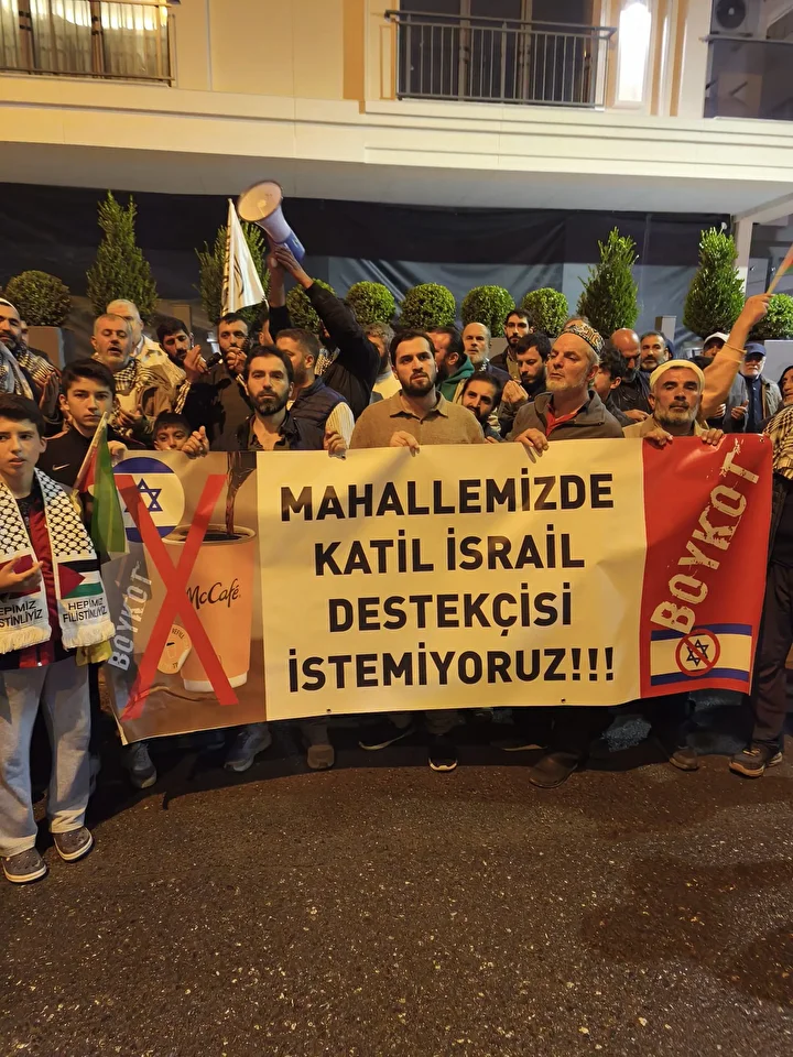 uskudarda israil boykotu mcdonalds ziddi protesto buyuyor 0 eTPp5WzM