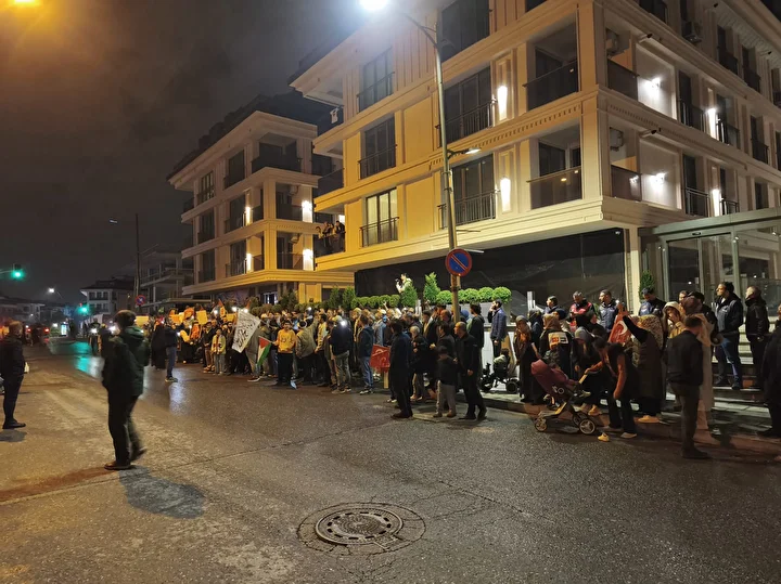 uskudarda israil boykotu mcdonalds ziddi protesto buyuyor 3 L6zjWyHV