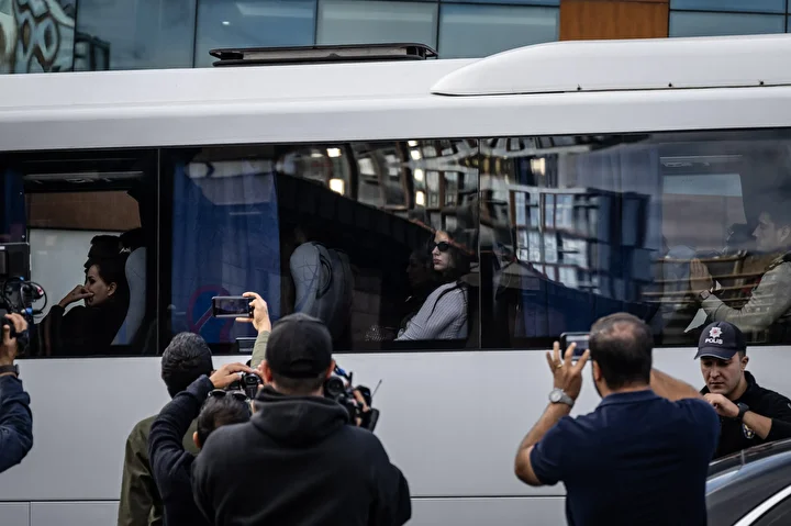 Uyuşturucu operasyonunda yeni ayrıntılar: Ünlülere sorulan sorular ortaya çıktı 1 uyusturucu operasyonunda yeni ayrintilar unlulere sorulan sorular ortaya cikti 0 ypku5bBH