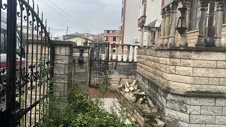 uzerine beton korkuluk dusen cocuk yaralandi 3 A7bGm7B9
