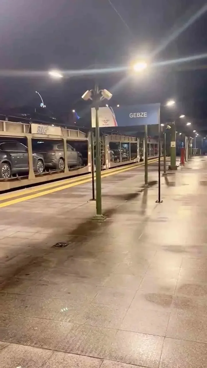 vagonlar dolusu togg yola cikti marmaraydan gecerken goruntulendi almanyaya gidiyor 3 OghhEuj3