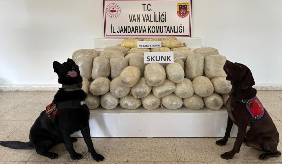 vanda 106 kilo uyusturucu ele gecirildi 1 gozalti H73CBF1Z.jpg