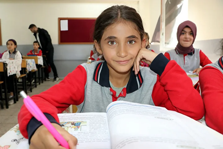 vanda 3 yil boyunca tek basina egitim goren 10 yasindaki hasret arkadaslarina kavustu 1 1c7gjrwe