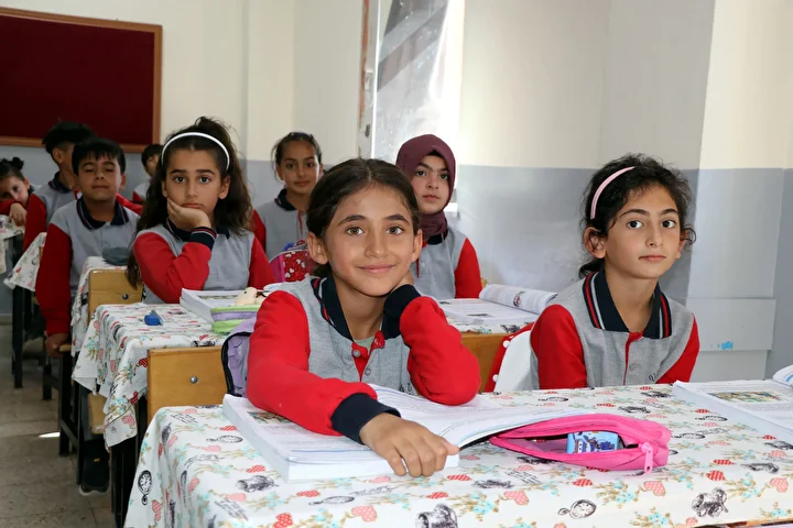 vanda 3 yil boyunca tek basina egitim goren 10 yasindaki hasret arkadaslarina kavustu 2 TWCDwYYn
