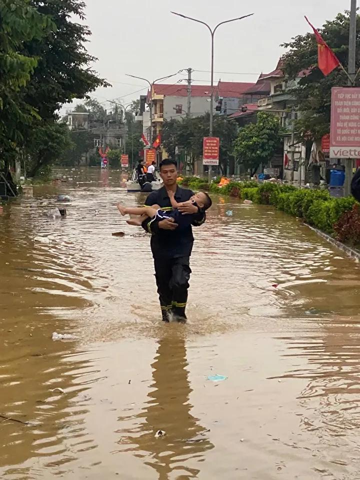 vietnamda siddetli yagmurlarin akabinde kurtarma calismalari devam ediyor 0 a2aKySCQ