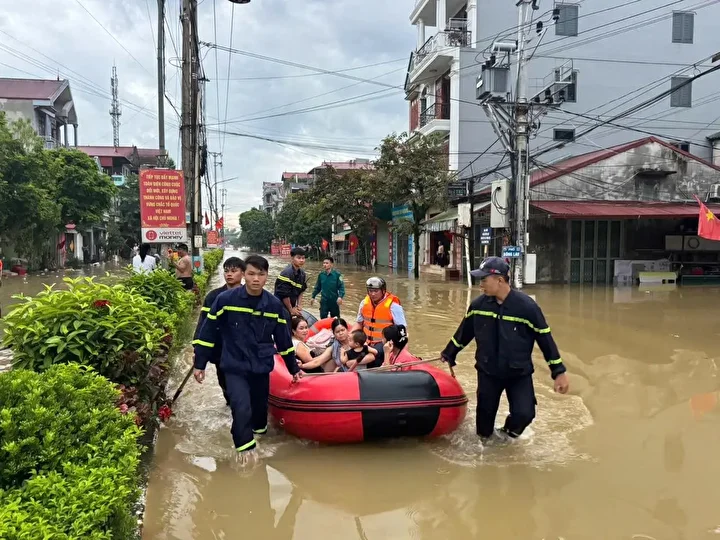 vietnamda siddetli yagmurlarin akabinde kurtarma calismalari devam ediyor 2 SOQAnShX