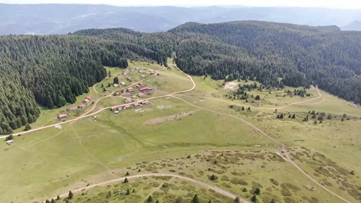 yerin altinda devasa saray dort kilometre uzunlugunda iceri girip cikisi bulabilen olmadi 10 FMp6QkOf