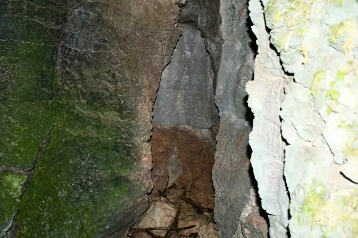 yerin altinda devasa saray dort kilometre uzunlugunda iceri girip cikisi bulabilen olmadi 2 sq4FCAd3