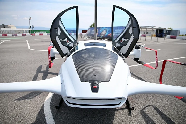 Yerli uçan otomobil AirCar ön siparişe açıldı: İşte fiyatı ve teslim tarihi 2 yerli ucan otomobil aircar on siparise acildi iste fiyati ve teslim tarihi 1 y3P4iiqS