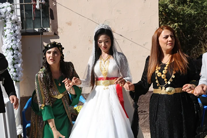 yuksekovaya uzak dogudan gelin geldi musluman oldu artik hakkaride yasayacak 8 TP3IPSMm