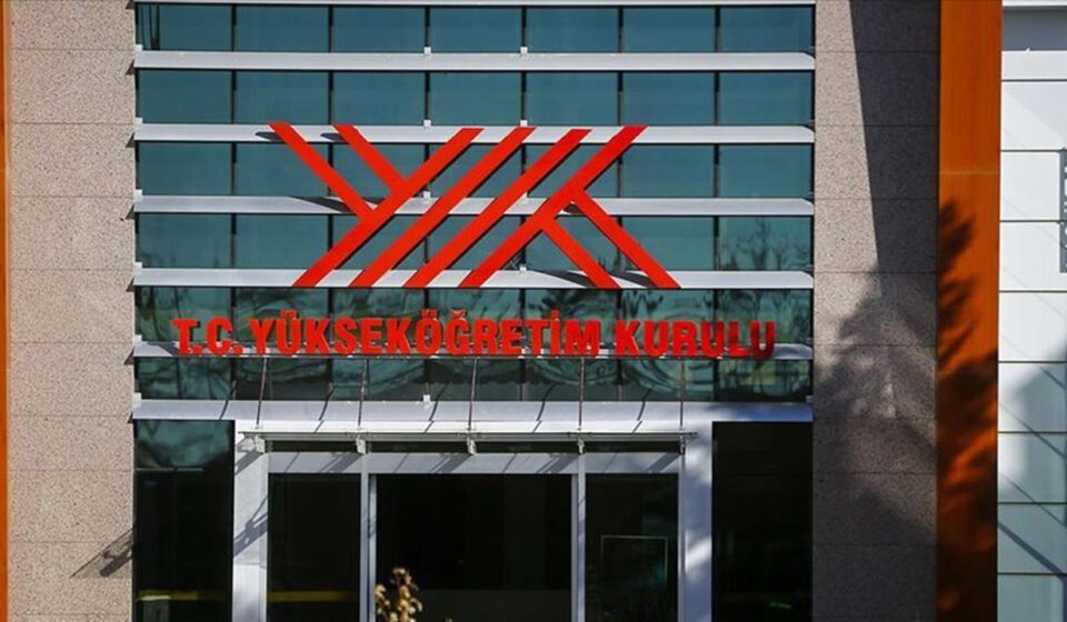 4 akademisyen ihrac ediliyor yoke gonderildi Vqrai7Lb.jpg