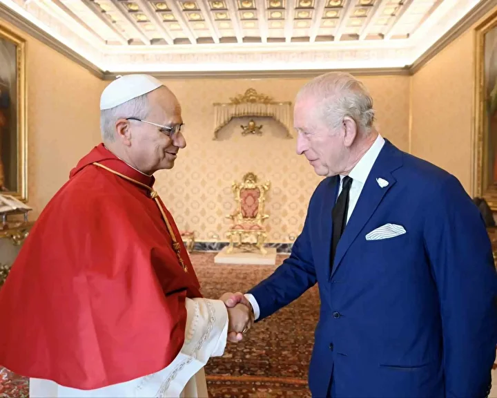 491 yil sonra bir birinci ingiltere hukumdari ile papa birlikte dua etti 0 STfSSAXy
