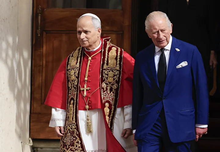 491 yil sonra bir birinci ingiltere hukumdari ile papa birlikte dua etti 11 tQ4UGQD8