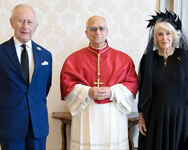 491 yil sonra bir birinci ingiltere hukumdari ile papa birlikte dua etti 2 etknTWIy
