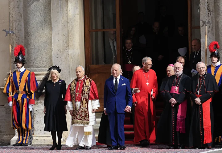 491 yil sonra bir birinci ingiltere hukumdari ile papa birlikte dua etti 3 cIV7TYzd