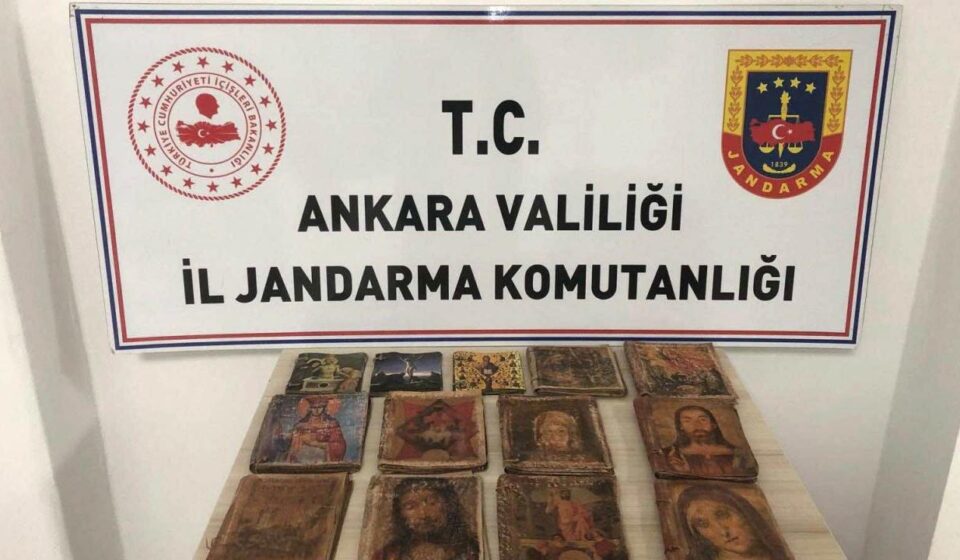 6 milyon dolar bedelinde el yazması kitaplar ele geçirildi 6 milyon dolar bedelinde el yazmasi kitaplar ele gecirildi wR1RiX92.jpg