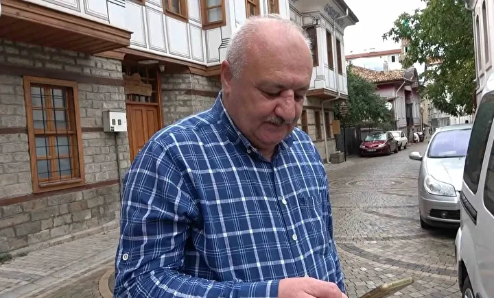 7 bin lira kaptirdi dolandiricinin yaptigi jest karsisinda saskina dondu arac muayene randevusu tam jQJ3pH1O