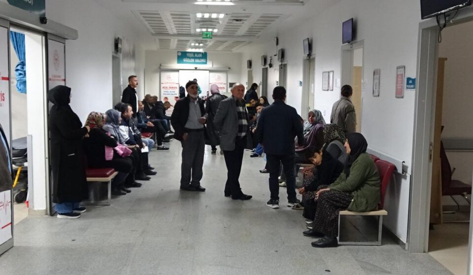 acil servislerde covid yogunlugu yine varyantlarini goruyoruz MIPTEC3B.jpg