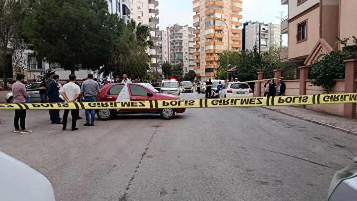 adanada dehsetli olay bir kisi arabada meyyit bulundu bedeninde darp izleri tespit edildi 0 Y6tndDAM
