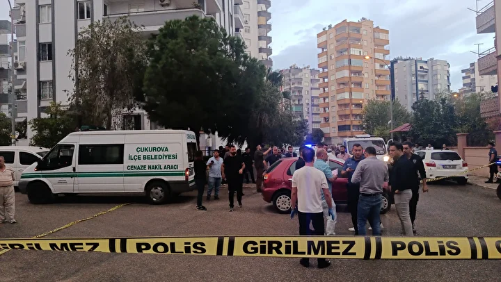 adanada dehsetli olay bir kisi arabada meyyit bulundu bedeninde darp izleri tespit edildi 3 LrAVUfdl