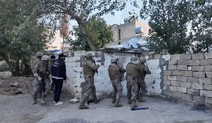 adiyamanda uyusturucu operasyonunda dort kuskulu tutuklandi 0 UvZKAKg6