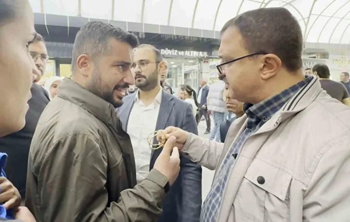 Aksaray'da akılalmaz hırsızlık teşebbüsü: Gerçeği takıp sahteyi verdi 3 aksarayda akilalmaz hirsizlik tesebbusu gercegi takip sahteyi verdi 2 Cgte8IR5