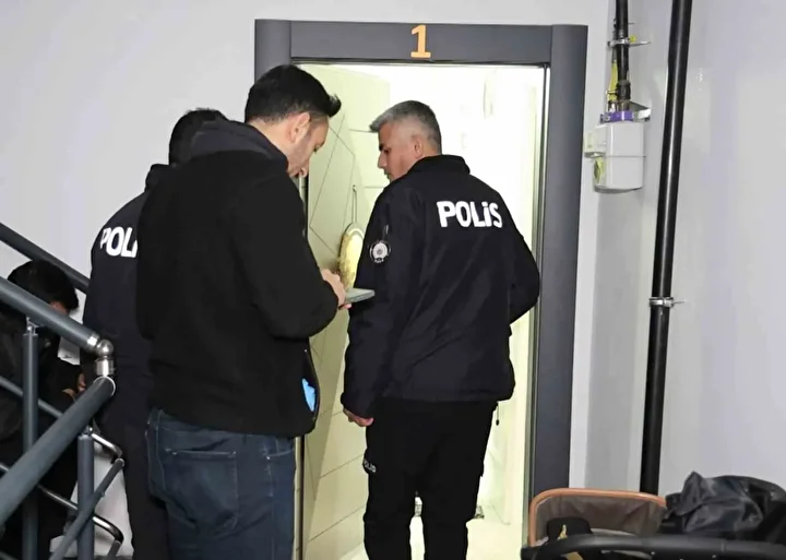 Aksaray’da karbonmonoksit faciası: Anne ve 1 buçuk yaşındaki oğlu hayatını kaybetti 4 aksarayda karbonmonoksit faciasi anne ve 1 bucuk yasindaki oglu hayatini kaybetti 3 5jbSJy8t