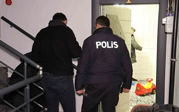 Aksaray’da karbonmonoksit faciası: Anne ve bir buçuk yaşındaki oğlu hayatını kaybetti 2 aksarayda karbonmonoksit faciasi anne ve bir bucuk yasindaki oglu hayatini kaybetti 1 wdbusRpI