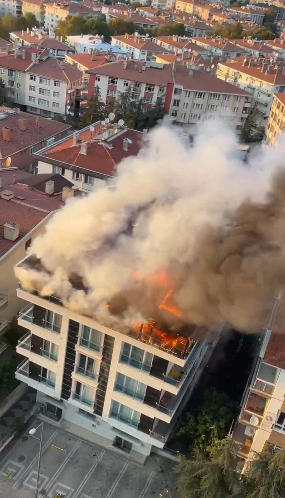 Ankara'da apartmanın çatı katında yangın çıktı 1 ankarada apartmanin cati katinda yangin cikti 0 BucduYaf