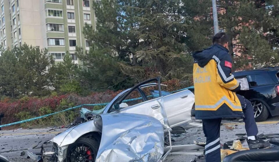Ankara’da iki araba çarpıştı: 1 meyyit, 2 yaralı ankarada iki araba carpisti 1 meyyit 2 yarali WDEaOaL1.jpg