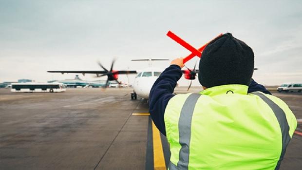 Apron memur maaşları 2025: Uçakları park ettiren kişi! 1 apron memur maaslari 2025 ucaklari park ettiren kisi 0 hEd7g27G