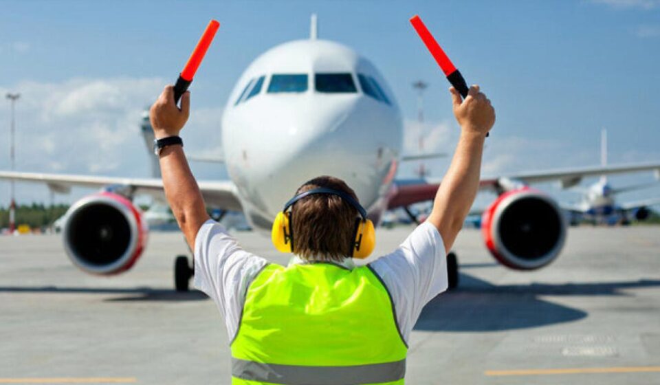 Apron memur maaşları 2025: Uçakları park ettiren kişi! apron memur maaslari 2025 ucaklari park ettiren kisi TE1sOjVx.jpg
