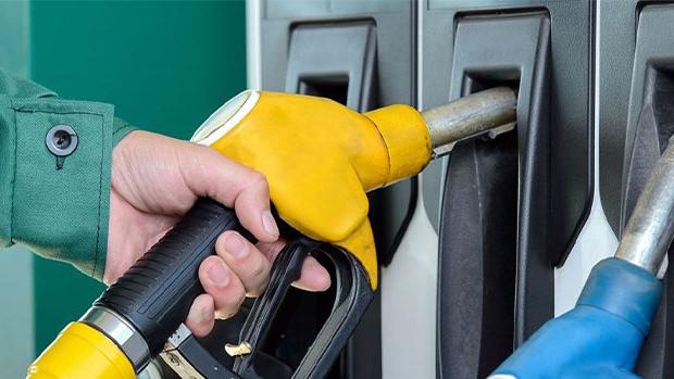 arac sahiplerine mujde petrol cakildi akaryakita indirim geliyor 1 gPyAT6DS