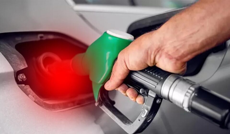arac sahiplerine mujde petrol cakildi akaryakita indirim geliyor qgygw8WE.jpg