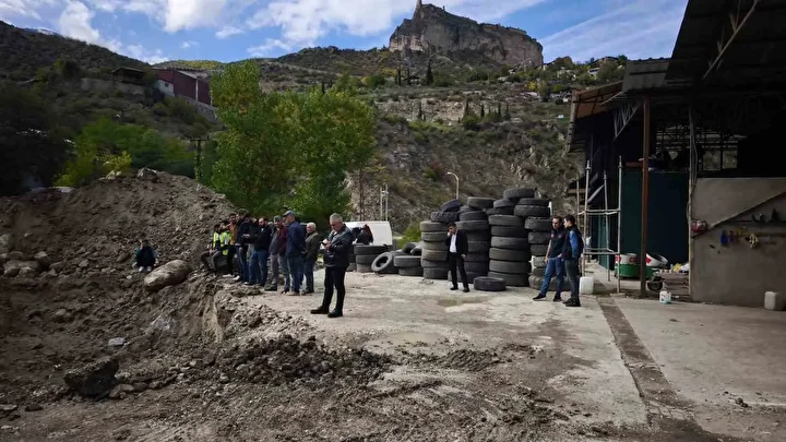 artvinde 3 ton altin heyecani bakanlik musaadesi ile hafriyat yapildi 3 gunun sonunda bakin Yu2kgGCK