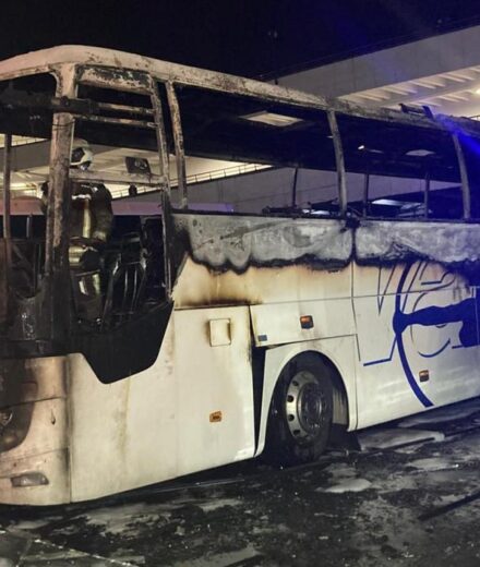 AŞTİ’de park halindeki yolcu otobüsü yandı astide park halindeki yolcu otobusu yandi tpMnvk9d.jpg